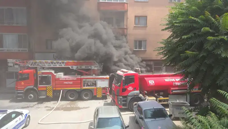 Niğde'de Beyaz Eşya Deposunda Korkutan Yangın: Tüm Detaylar
