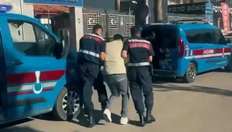 Türkiye Genelinde Dev Operasyon: 10 İlde 5 Suç Örgütüne Baskın!