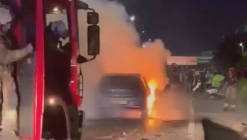 Otoyolda Bariyerlere Çarpan Araçta Yangın Çıktı: Detaylar Şok Edici