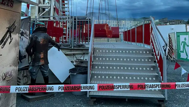 Salıncak Reklam Direklerine Çarptı: Korkunç Kaza Sonrasında Neler Oldu?