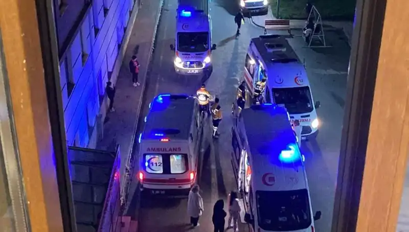 Akşam Yemeğinden Zehirlenme: 53 Öğrenci Hastaneye Kaldırıldı!