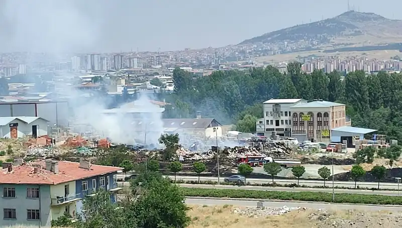 Otluk Alanda Başlayan Yangın, Depoyu Kül Etti: Tüm Detaylar
