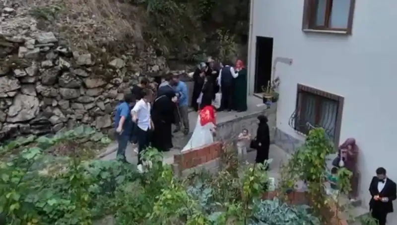 Kanlı Düğün: 10 Saniyede Dehşet Dolu Bir Suikast Girişi