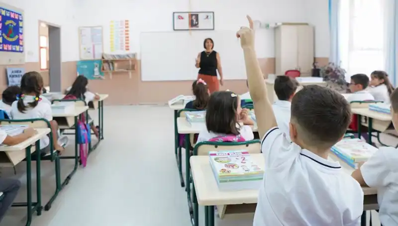 Öğretmenlerin Ek Ders Ücretleri Bayram Öncesi Hesaplarda!