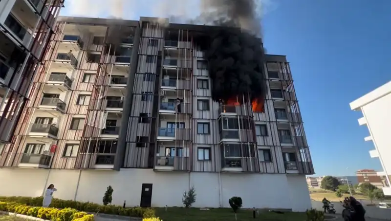 Çanakkale'de Korku Dolu Anlar: Yangınla Uyanan Vatandaşların Şoku