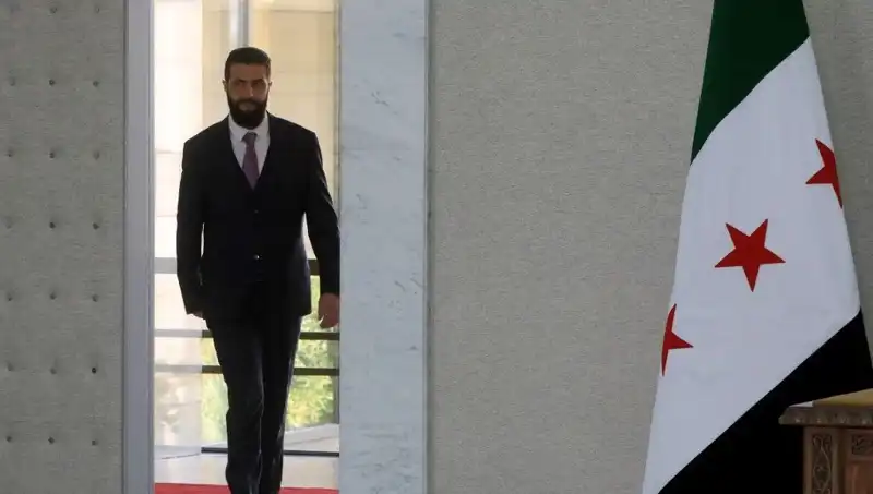 Fransa, Şara-Macron Zirvesi'nde Yeni Suriye'nin İnşasına Desteğini Açıkladı