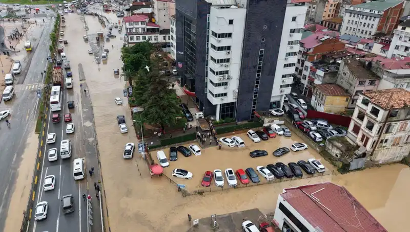 Trabzon'da Sel Felaketi: Kayıp Arkadaş İçin Arama Çalışmaları Devam Ediyor
