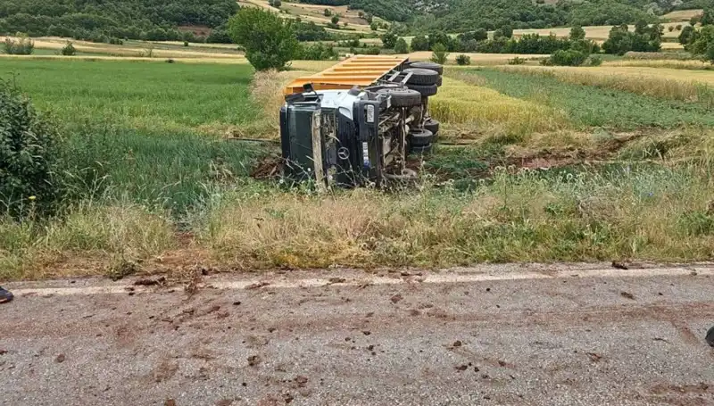 Tokat'ta Devrilen Kamyon Korkunç Bir Kazaya Neden Oldu!