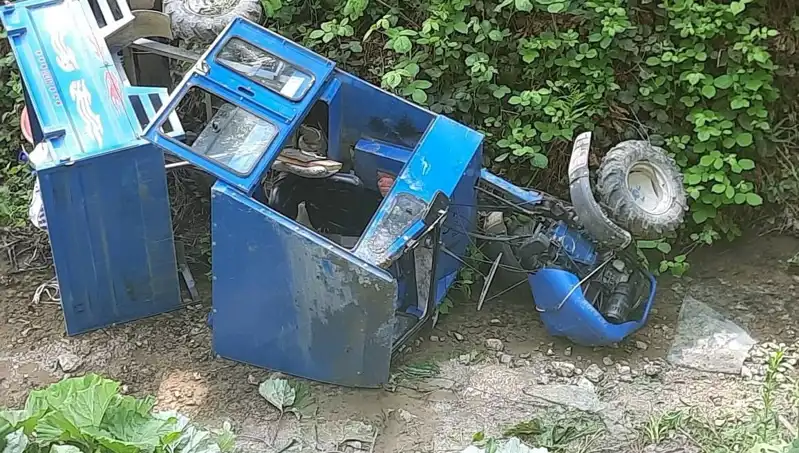 Kontrolden Çıkan Pat Pat Dereye Devrildi: Şans Eseri İki Yaralı