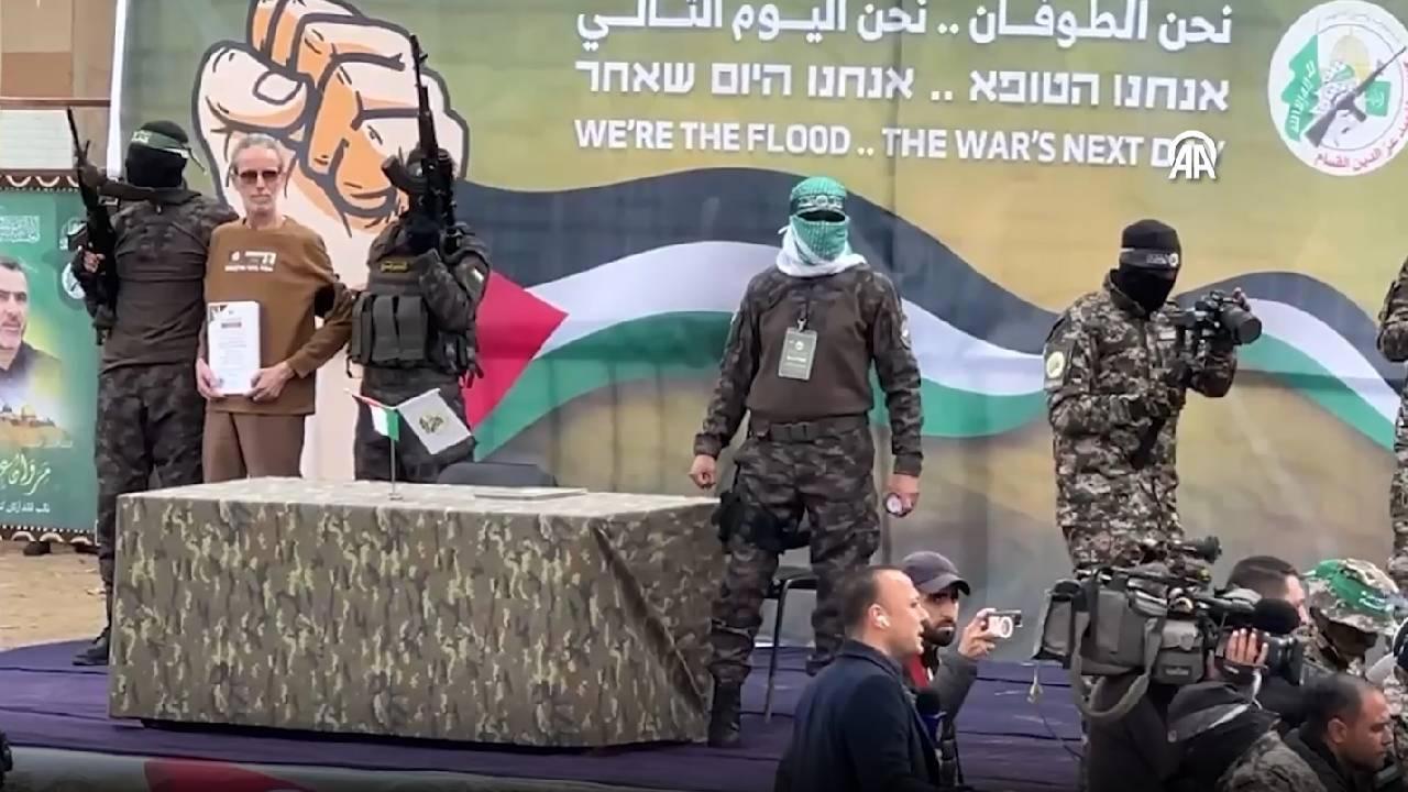 Hamas, İsrail ile esir takasının beşinci turunda 3 İsrailli erkek esiri serbest bıraktı.