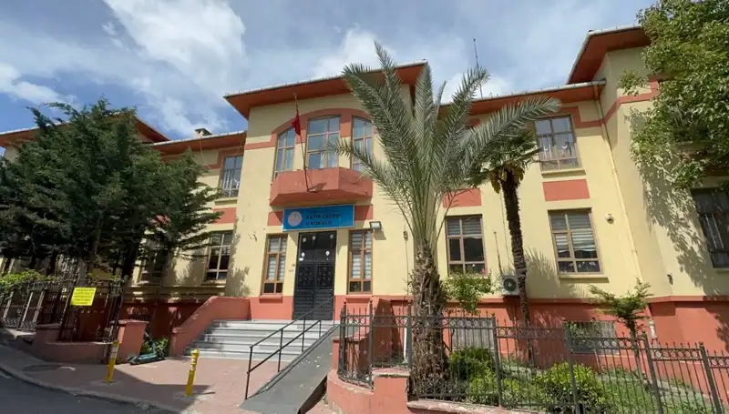 Depremde Hasar Gören 4 Okul Boşaltıldı: Yeni Riskler Belirlendi