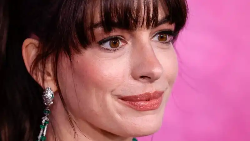 Yüzdeki Gençlik Sırrı: Hollywood’un En Garip Estetik Trendine Dikkat