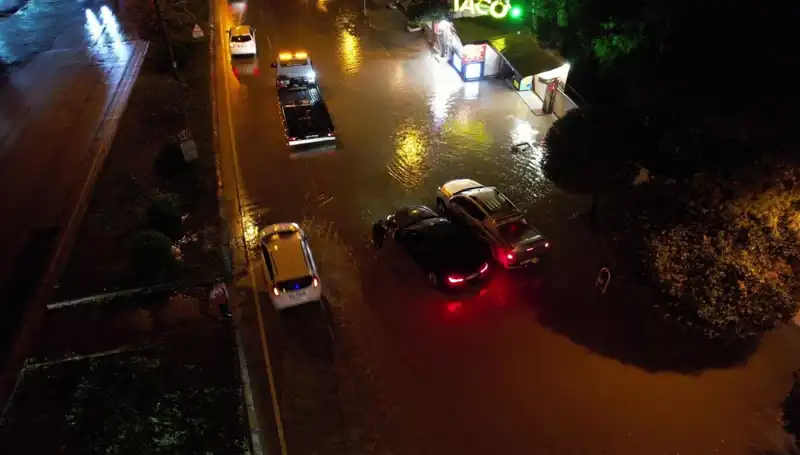 Adana’da Sağanak Yağış! Şehir Suları Altında Kaldı