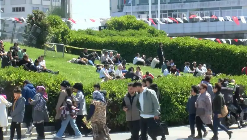 Taksim'de Deprem Yoğunluğu: İstanbullular Ne Yaşadı?
