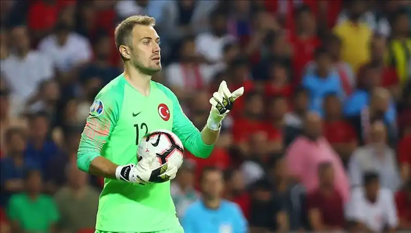 Milli Kaleci Mert Günok Futbolu Bırakma Yaşını Duyurdu!