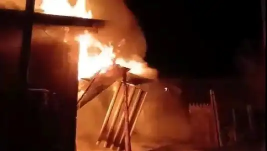 Karabük'te İki Ev Yakından İzleyenler İçin Küle Döndü