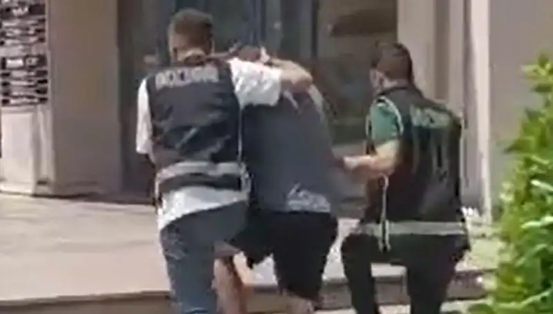 Türkiye'de Sahte Dövizle Alışveriş Yapan Turist Ülkesine Sınır Dışı Edildi