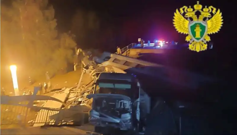 Rusya'da Çöken Köprüler ve Raydan Çıkan Trenler: Tüyler Ürperten Facia